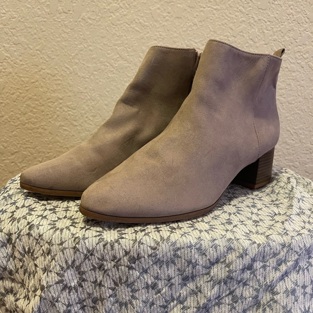 Size 9 | Old Navy boots | Taupe - Suede like fabric